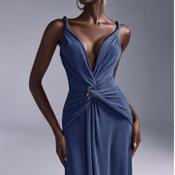 Solid Plunging Neck Twist Detail Party Evening Formal Wedding Dress - Picture 3 of 9